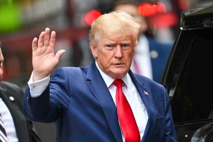 shutterstock_2490684287.jpg featured image Donald Trump waving.