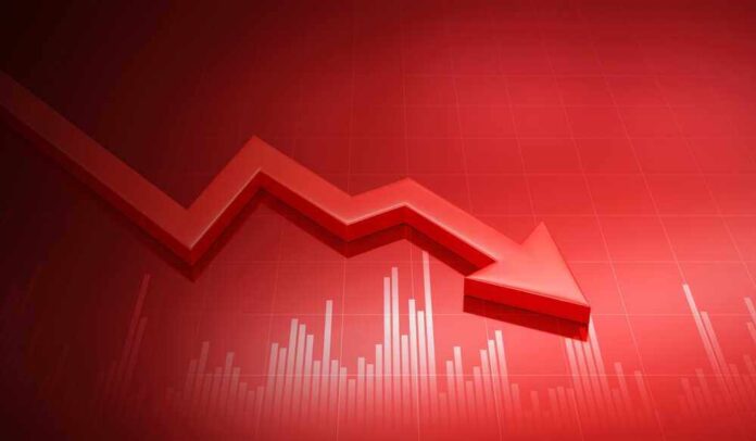shutterstock_2171590695.jpg featured image Red graph with downward arrow showing decline.