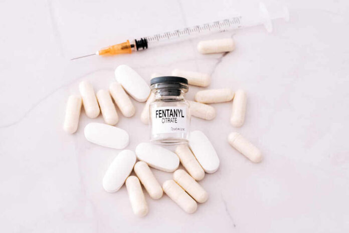 shutterstock_2020210628.jpg featured image Fentanyl citrate vial surrounded by various pills and syringe.