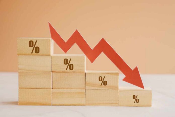 Wooden,Blocks,With,Percentage,Sign,And,Down,Arrow,,Financial,Recession Wooden blocks with percentage symbols and a downward arrow indicating decline