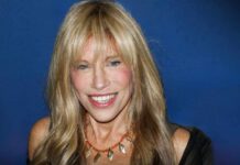 Carly Simon’s Stark Reveal Shocks Fans Carly Simon, 83, Reveals Secret Parkinson's and Cancer Battle