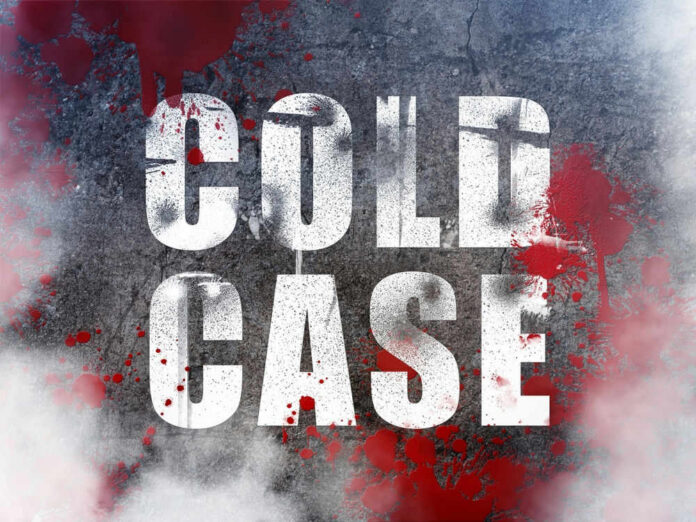 shutterstock_2195929033 Cold Case text with red splatters and smoke.