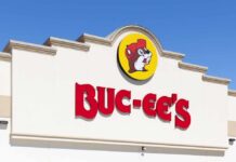 Buc-ee's store sign featuring a beaver mascot