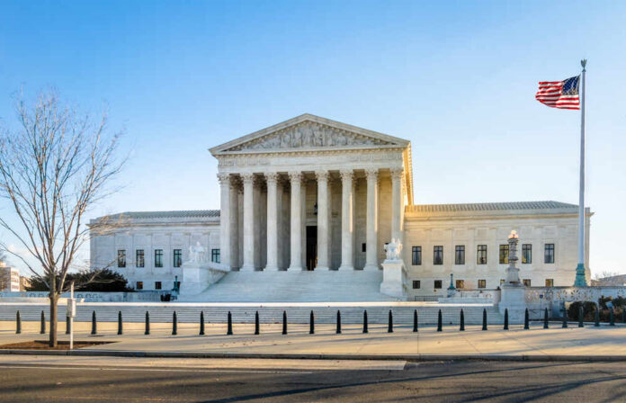 The,United,States,Supreme,Court,Building,-,Washington,,D.c.,,Usa Supreme Court building with columns and U.S. flag